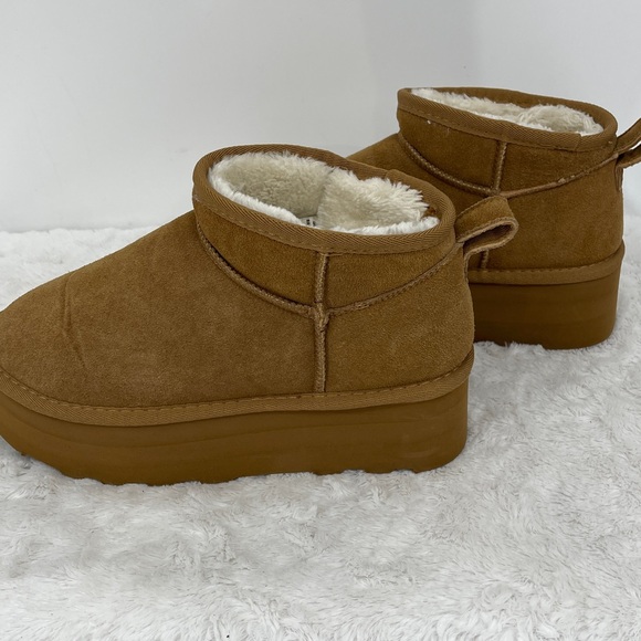 CUSHIONAIRE WOMENS SIZE 7.5 M Cozy Tan Suede Ankle Boots - Picture 8 of 10